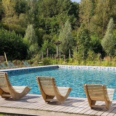 Charming Retreat With Pool بيت للعطل